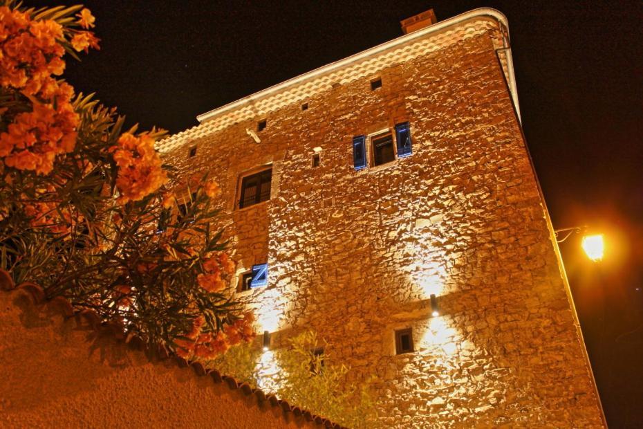 Gites La Tour Le Mas De Crieulon Saint-Jean-de-Crieulon Dış mekan fotoğraf